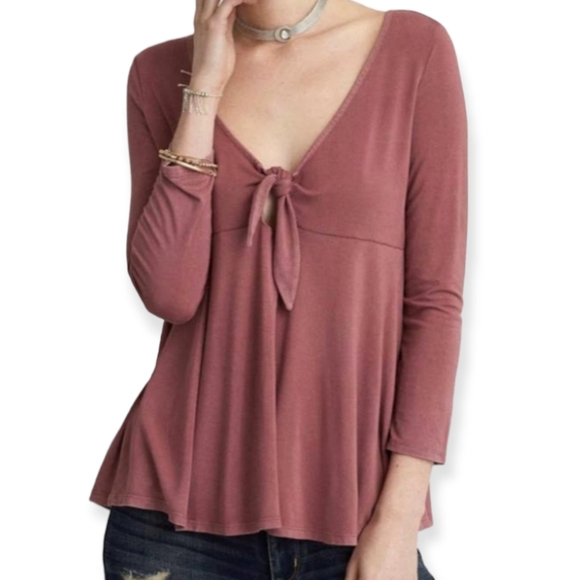 American Eagle Outfitters Tops - American Eagle Soft and Sexy peephole top